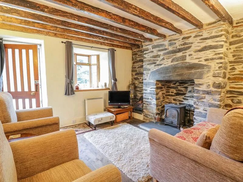 DYFI COTTAGE, pet friendly, character holiday cottage in Dolgellau