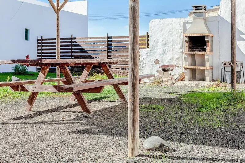 Beautiful Holiday Home “Casa del Cuartel I” with Wi-Fi, Terrace & Courtyard