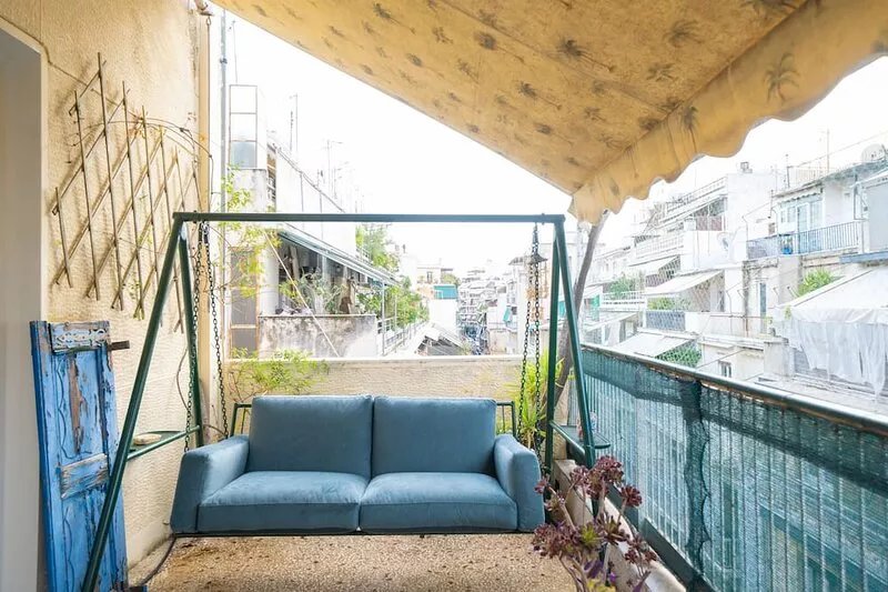 Twin Heights: A Retro Home for 3