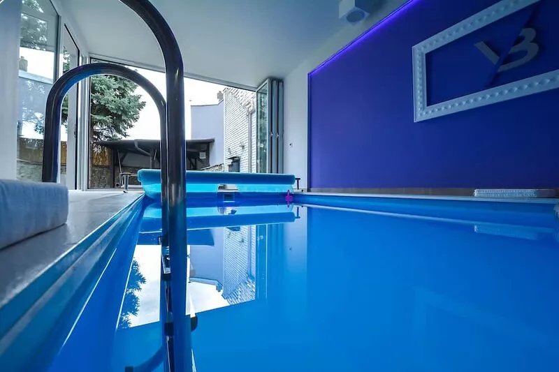 #1 Luxury House with indoor Swimming Pool,  Gameroom, Movie Room, Spa, Zen Yard,