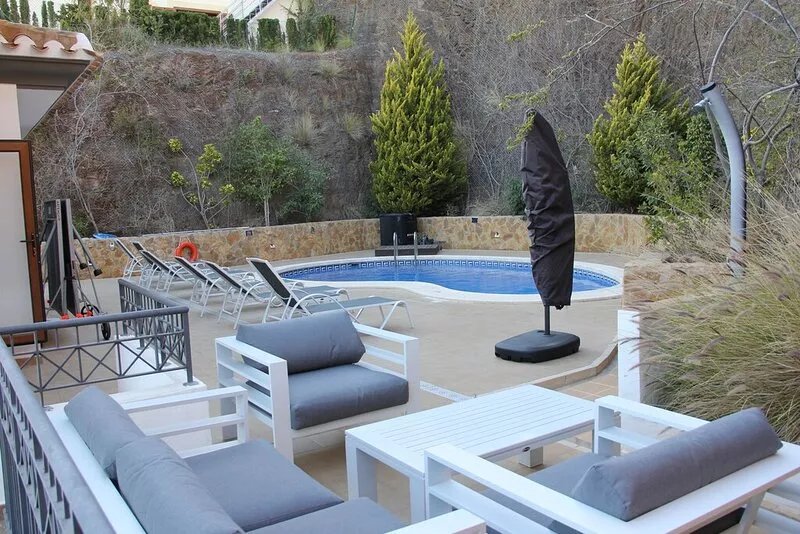 Beautiful Detached Spacious Villa, Amazing views, Private Heated Pool, WiFi