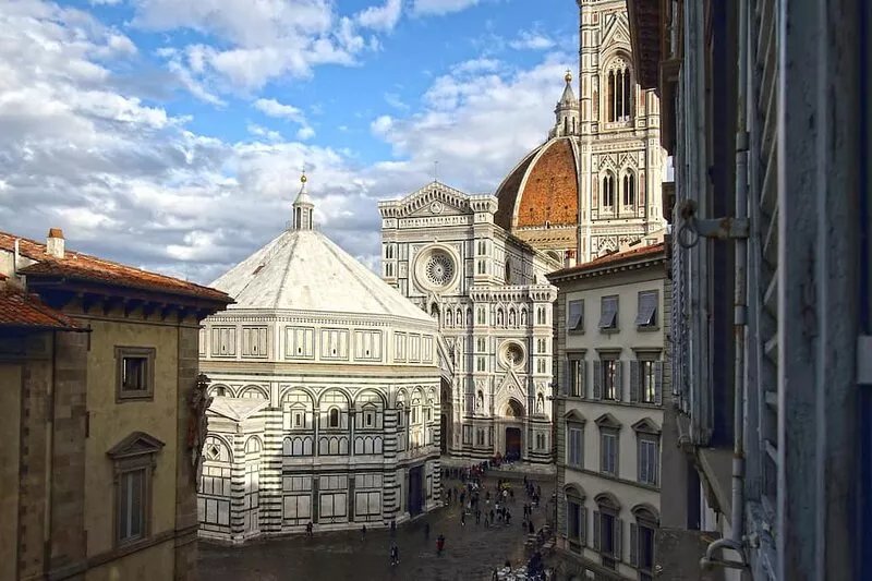 New Luxury Apartment Duomo View 4 sleeps, 2 bedrooms, 2 bathrooms, AC, WiFi