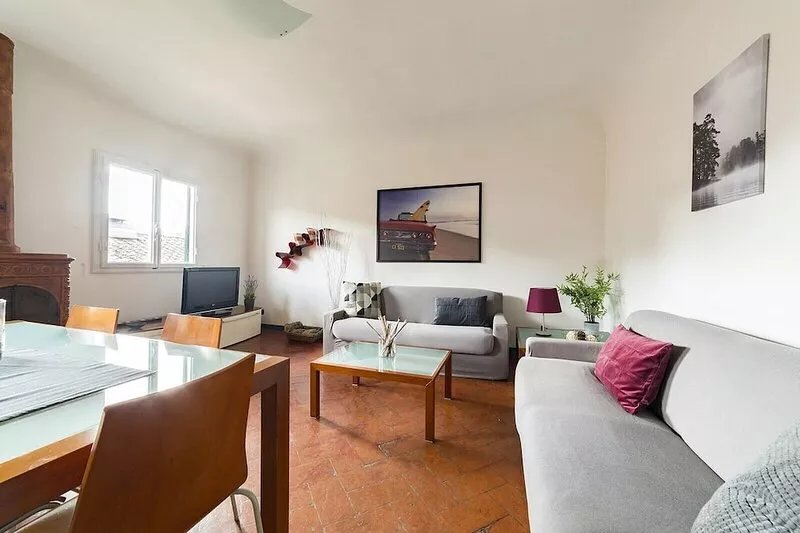 An authentic florentine apartment for 6  just in front of the David Museum