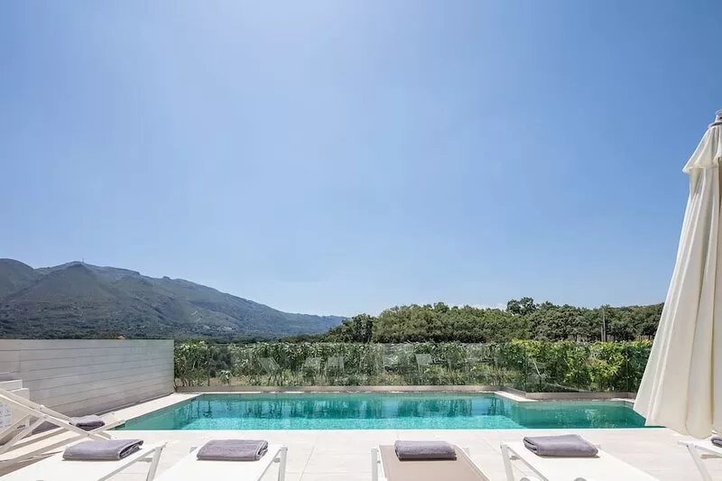 Villa in a Quiet Area With Access to all Southern Beaches and Close to Amenities