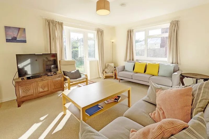 Beacon Square, Emsworth  -  a family house that sleeps 8 guests  in 3 bedrooms