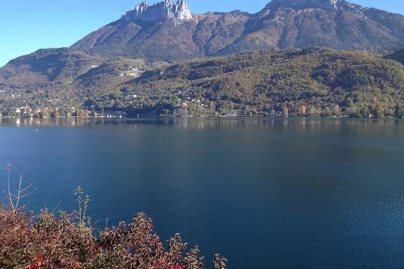 ECO FRIENDLY CHALET ON LAKE ANNECY WITH NORDIC SPA NEXT TO BIKE PATH
