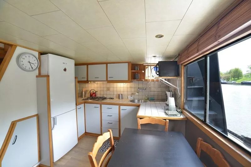 Petty lodge accommodation on the Rayclau barge