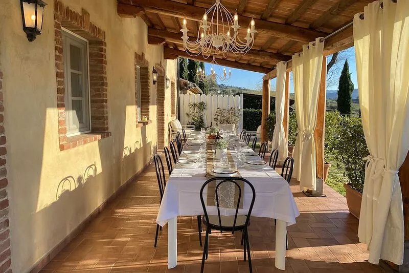 Villa in the sun with 3 apartments for groups of families and friends