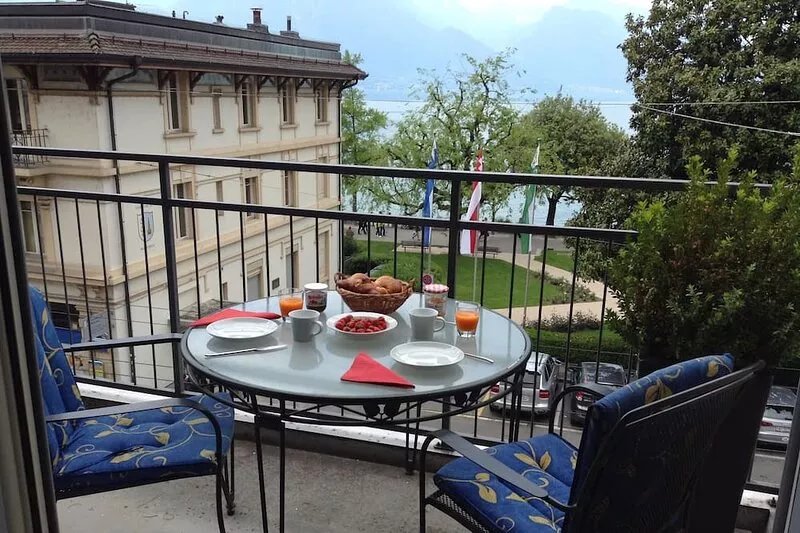 Beautiful apartment in the centre of Montreux with view of Lake Geneva.