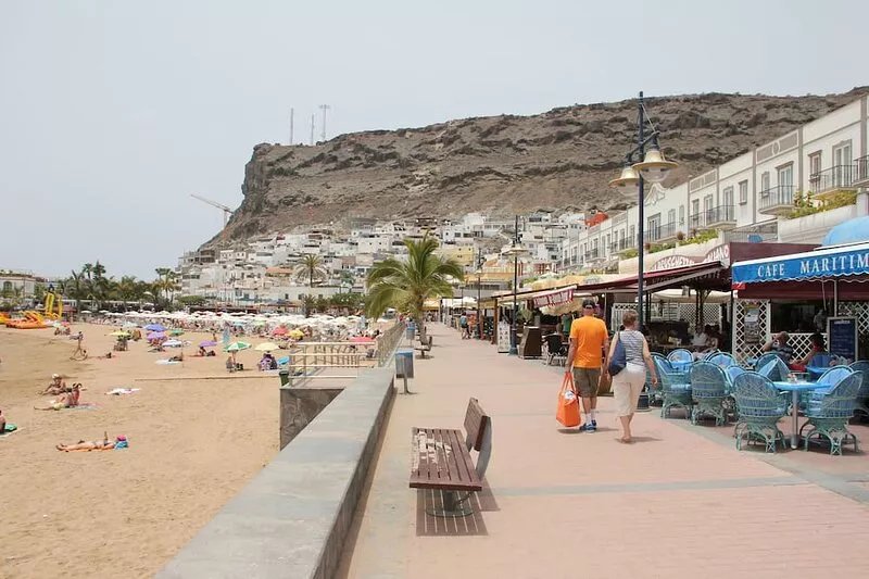 Apartment with private roof terrace close to beach and shops in Puerto de Mogan.