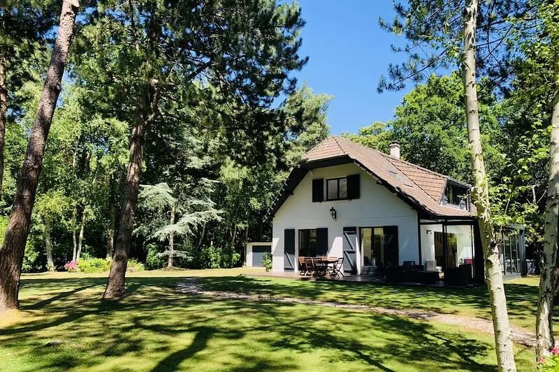 Spacious house in the heart of a large garden on the edge of the forest
