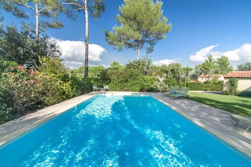 3 BEDROOM VILLA WITH PRIVATE POOL AND GARDEN (N°355)