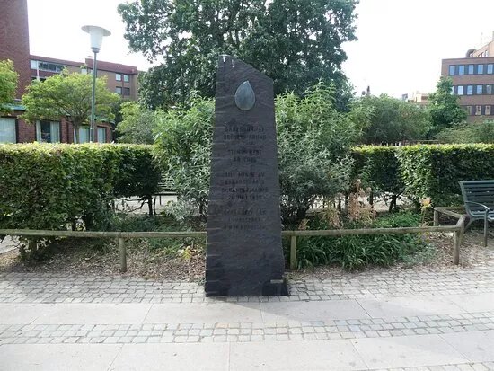 Statyn ''sadeskornet''