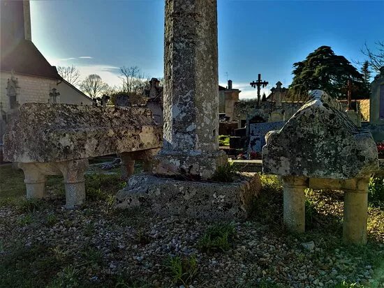 Croix de cimetiere a Sevres-Anxaumont