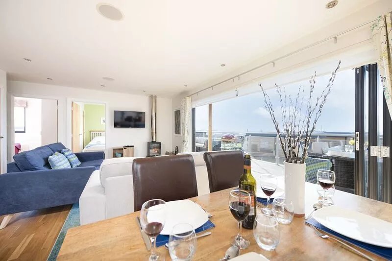 A stunning, environmentally friendly holiday haven at Mor Cliff, in an AONB.