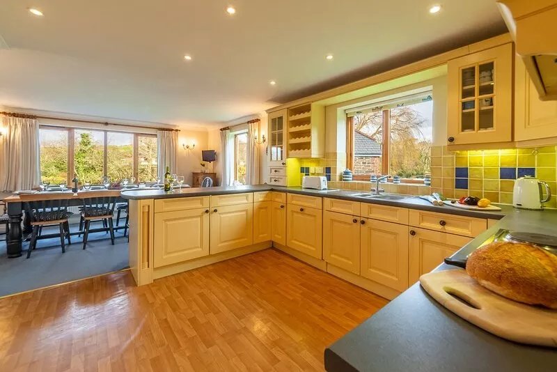 Penhayle is a large, detached house in a magnificent lakeside position.
