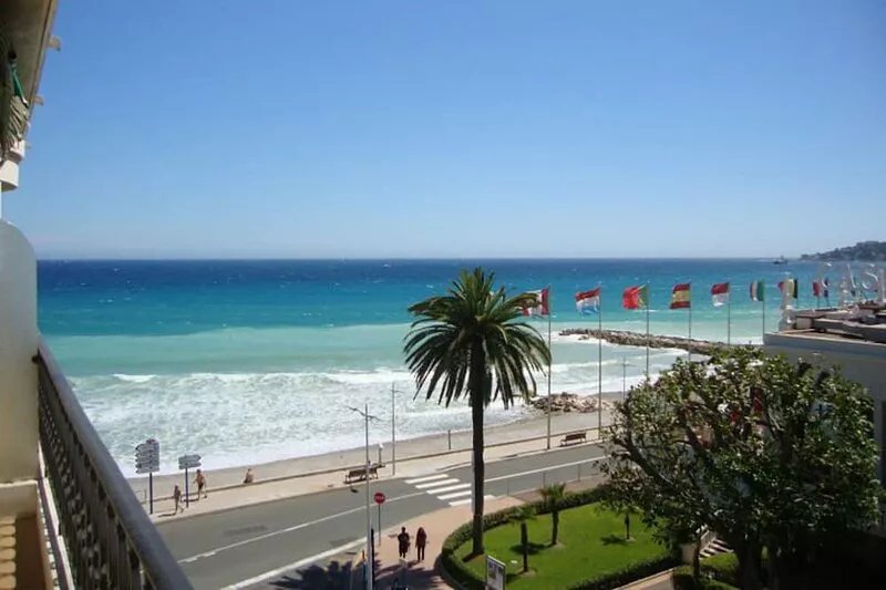 2 Bedroom Flat, Beach/Water View In Downtown Menton Next to Casino 1,020 sqft