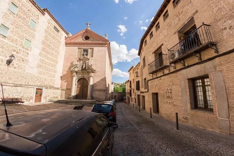 Apartment in the center of Toledo, optional parking in the building itself.