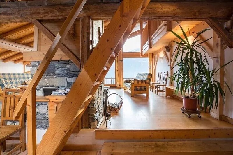 320 m² luxury South-exposed chalet sleeps 22/12/9: sauna, garden, views