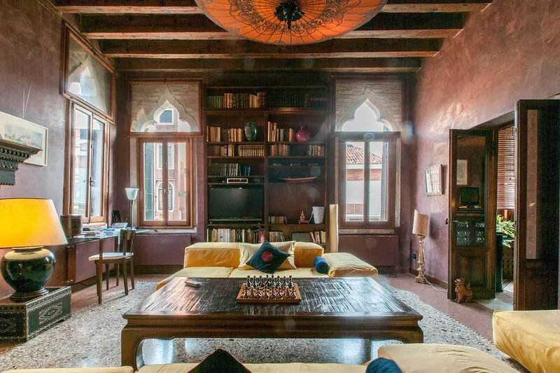 Luxe and calm in sunny gothic palazzo Cannaregio