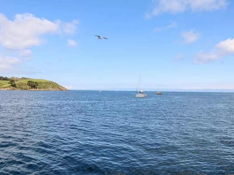 THE OLD BYRE, pet friendly, luxury holiday cottage in Mawnan Smith