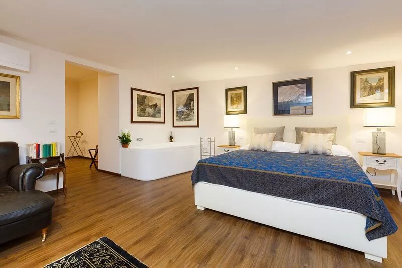 Rome Boutique Apartments with terrace, whirlpool in room, central.