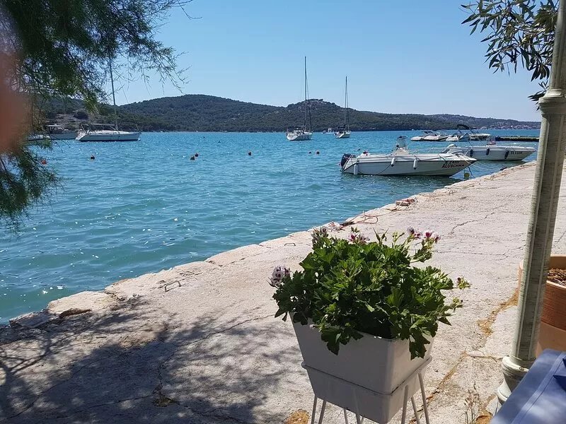 Sea view and seafront Villa Dolores in Tisno on the Dalmatian coast