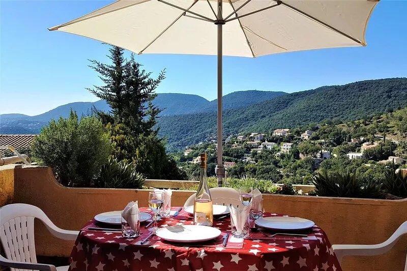 Modern And Well Equipped Apartment With Shared Pool And Beautiful Views