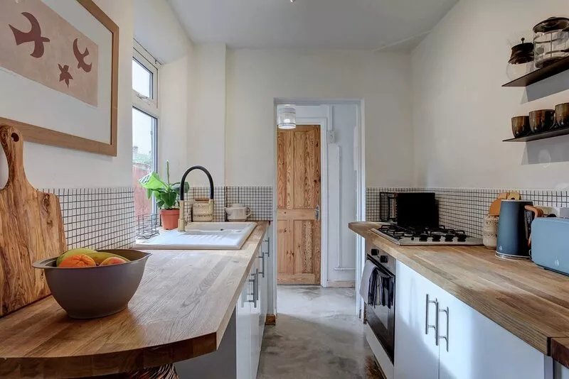 City centre home / free parking & Cathedral views