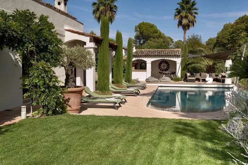 Superb villa with heated pool and magnificent view of the Brague park