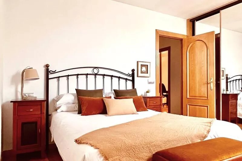 Housingleon - new duplex with garage 500 meters from the historic center