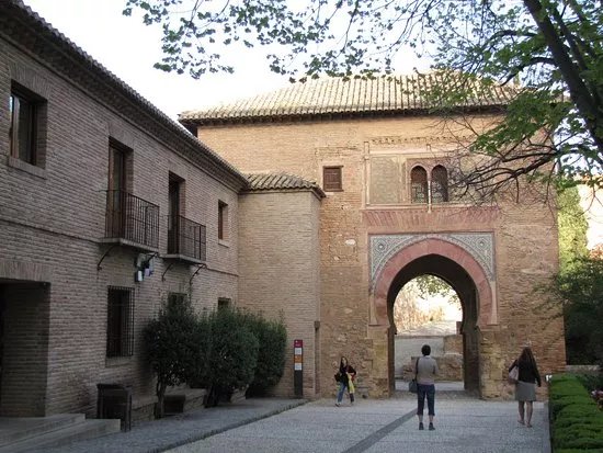 Puerta del Vino