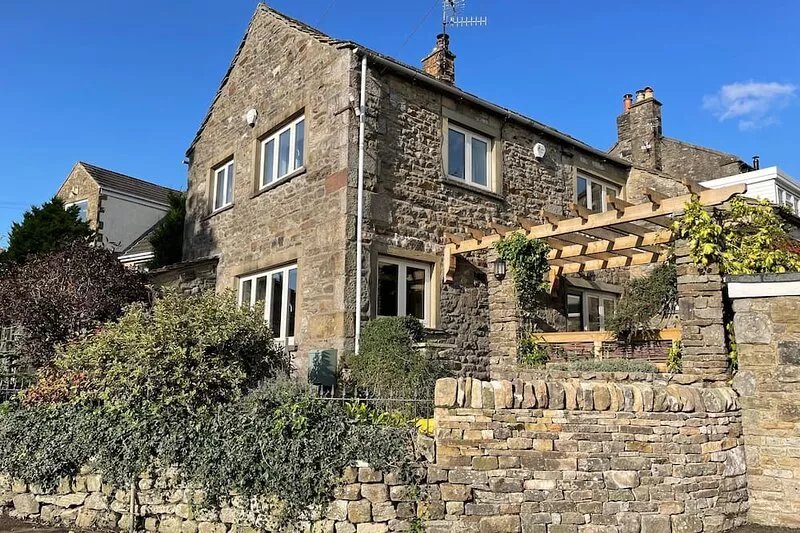 THE SHIPPON, family friendly, with open fire in Grassington