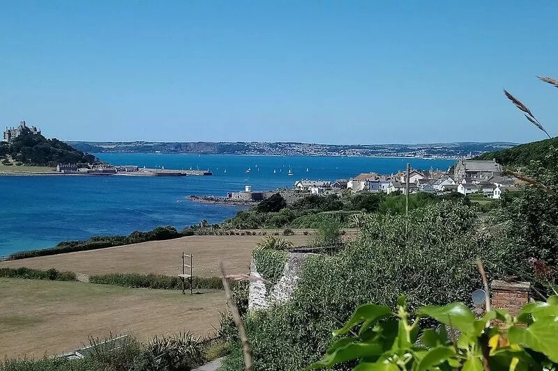 Luxury child and baby friendly rural retreat. Close to Porthleven and St Ives