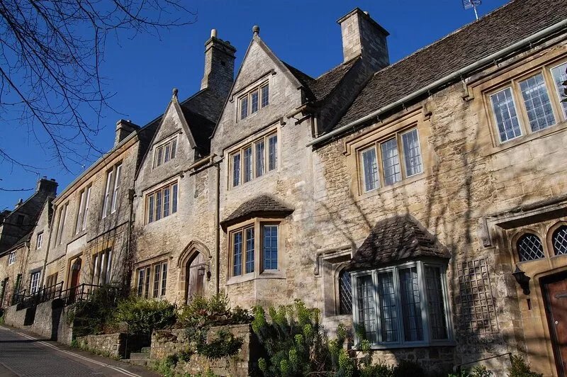 COTSWOLD COTTAGE IN A QUIET VILLAGE WITH LARGE GARDEN