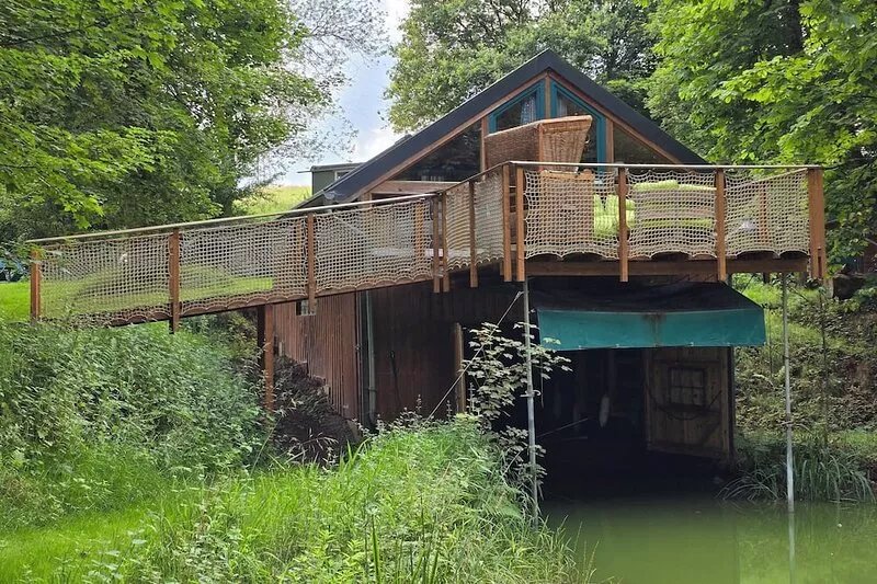 Pure nature - our boathouse on the pond - ideal for couples and young families