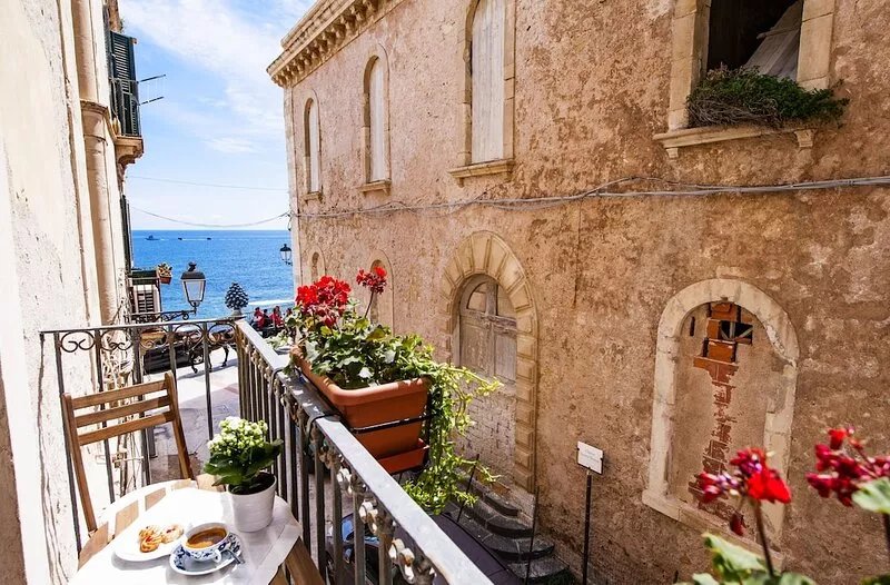 Maxi Loft with Sea View Balconies - Beach below the house - WiFi