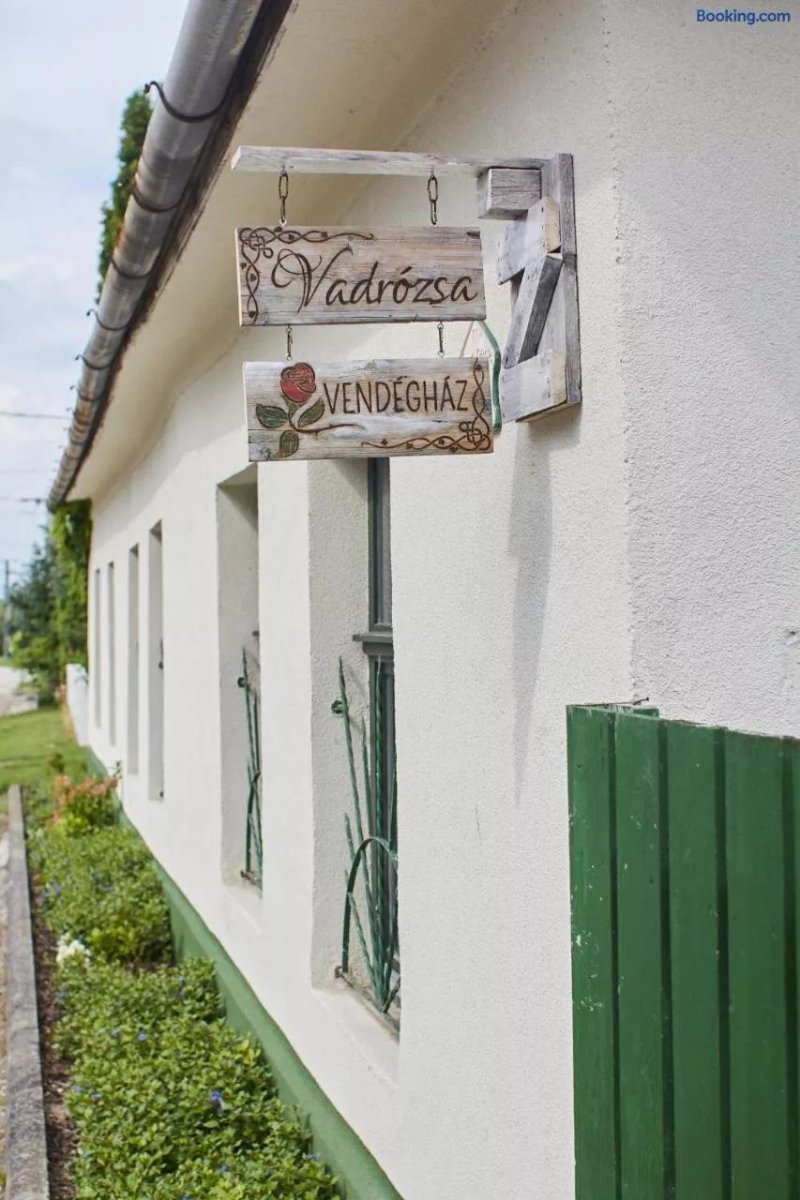 Vadrozsa Vendeghaz Racalmas