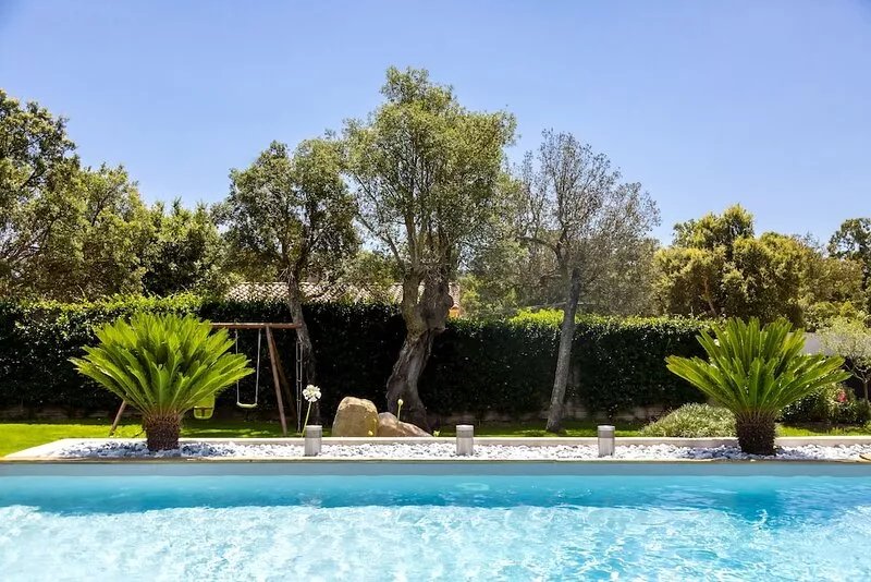 Contemporary 160m² villa for 8 people with heated, secure swimming pool and Spa