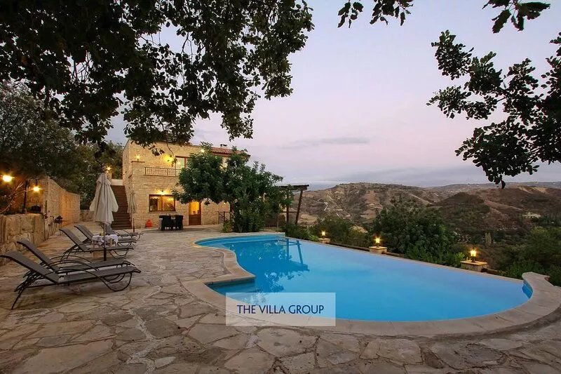 6 bedroom stone built Villa with private pool in Miliou
