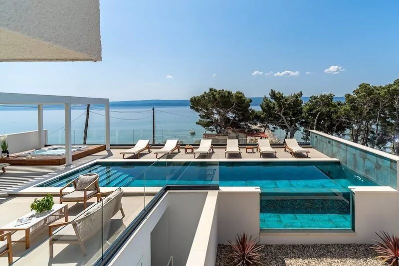 NEW!Villa Bava with 4 en-suite bedrooms, heated 33 sqm pool