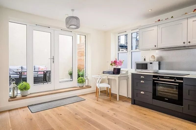 The Corner House - modern 3-bedroom city home