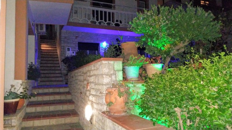 Green Hill Studios & Apartments