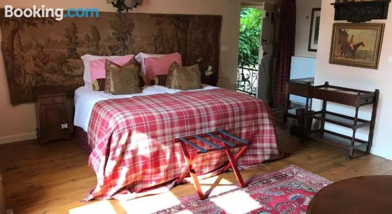 B&B Rose Court