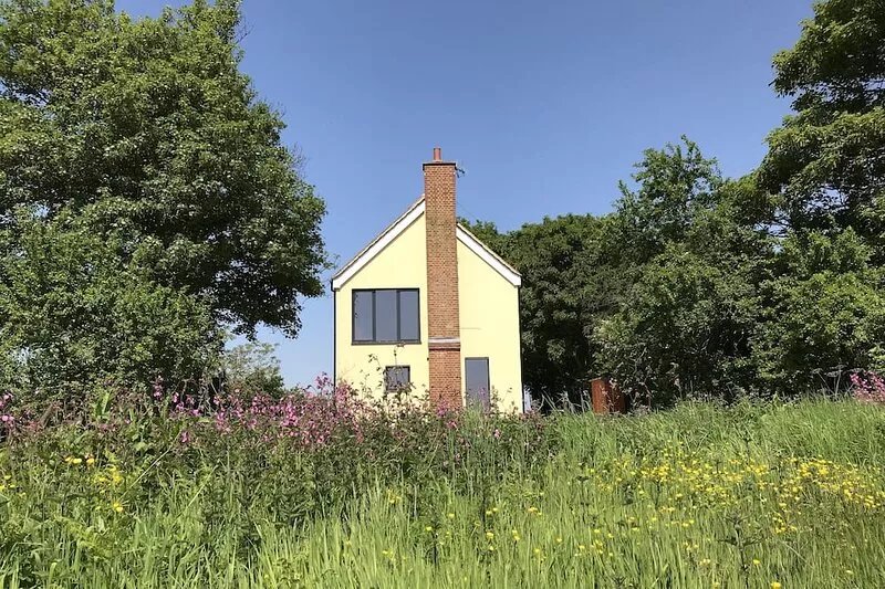 Peaceful seclusion with spectacular Essex countryside and coast a step away