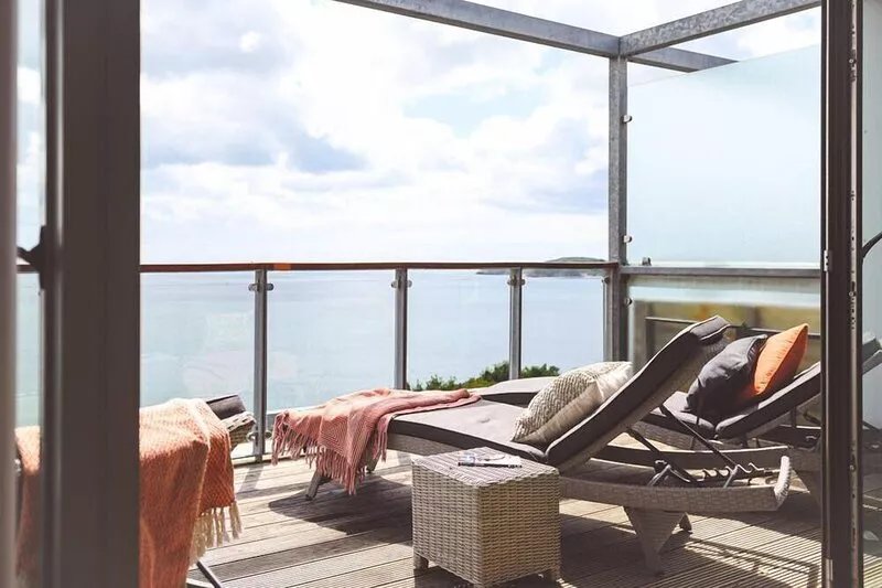 White Sails is two bedroomed seafront penthouse apartment overlooking the water