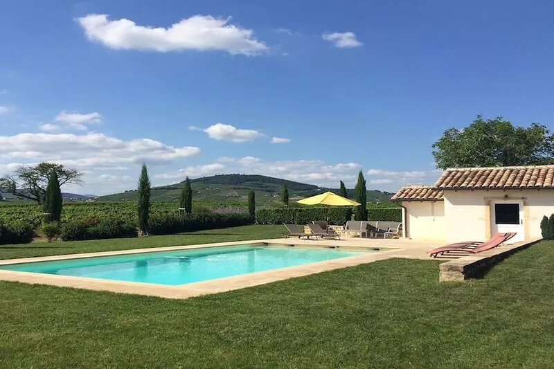4 “épis” charming gîte with pool in the Beaujolais – pets are allowed
