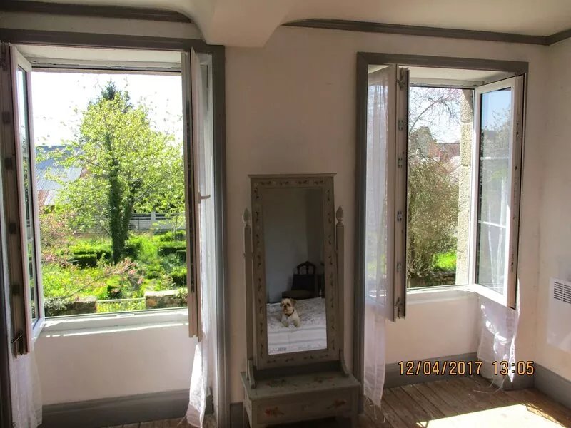 Beautifully restored 19th-century farmhouse