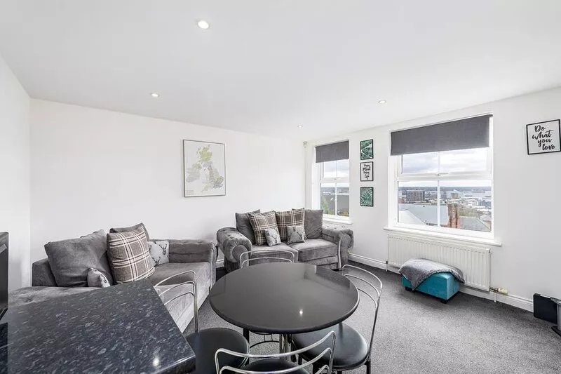 Panoramic City View 2 Bed Apartment - FREE Parking