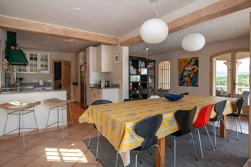 Spacious Villa with grand views of Sea and Mountains !